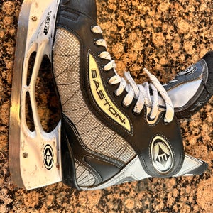 Easton Z-Air Hockey Skates Regular Width 9 (Used)