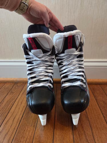 ***LIKE NEW*** Bauer Vapor X Hockey Skates Regular Width Size 5 (Used)