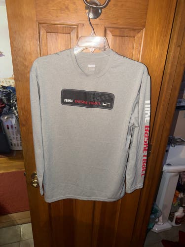 Boy’s XL (18-20) Nike Basketball Dri-FIT long-sleeve T-shirt