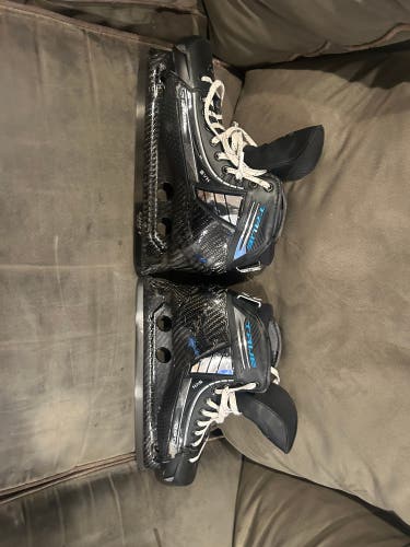 2023 True One Piece Hockey Goalie Skates Regular Width Pro Stock 10 (Used)