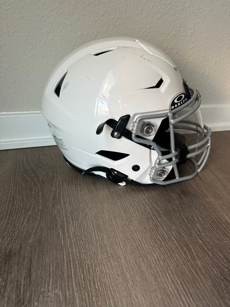 Person Speedflex Adult Large Riddell SpeedFlex Helmet (Used) | SidelineSwap | Buy and ...