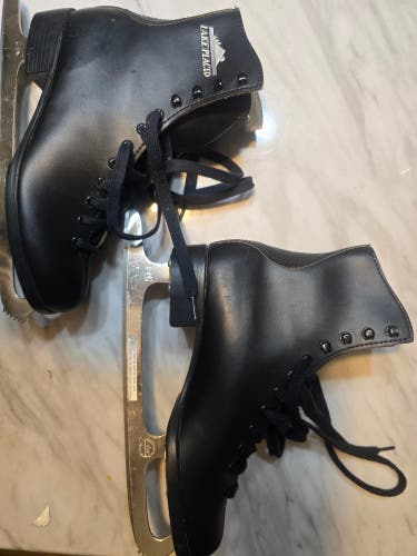 {Blank} Figure Skates Adult 7 (Used)