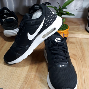 Men's Size M 5.5 Nike Shoes (Used) nobox