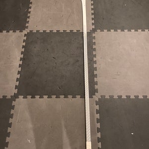 Senior PRO CARBON Pro Left Hand Hockey Stick P28 85 Flex Pro Stock (Used)