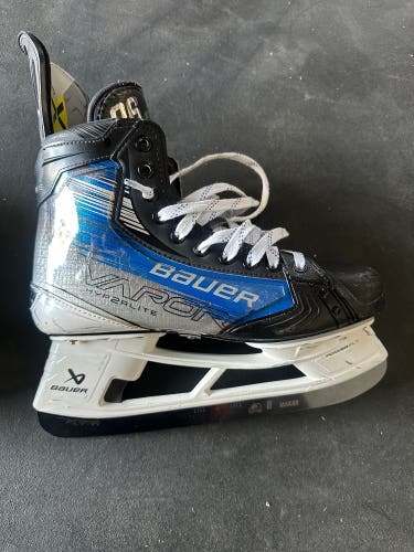 2025 Bauer Vapor Hyperlite 2 Hockey Skates Pro   Custom 9.5 (Used)