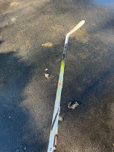 Senior Bauer Vapor Hyperlite 2 Right Handed Hockey Stick P92 70 Flex (Used)