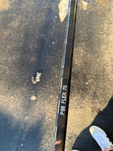 Senior Styled Right Handed Hockey Stick 75 Flex (New)
