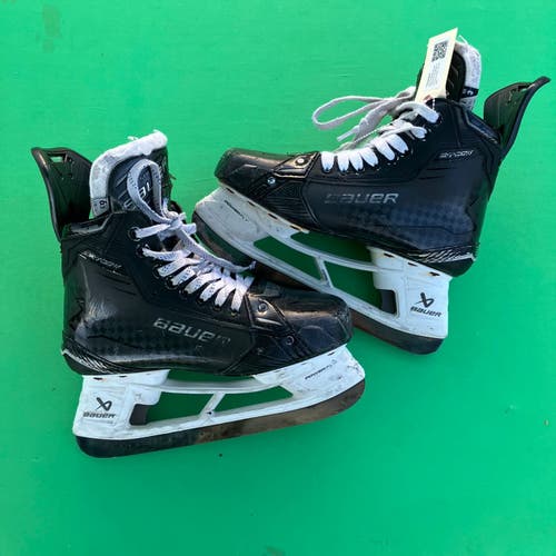 Intermediate Bauer Supreme Shadow Hockey Skates 6.5 (Used)