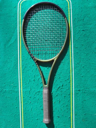 Wilson H19 Pro Stock Blade Pro V8 98 Glossy PJ 4 1/2 Strung 18x20 EXCL+