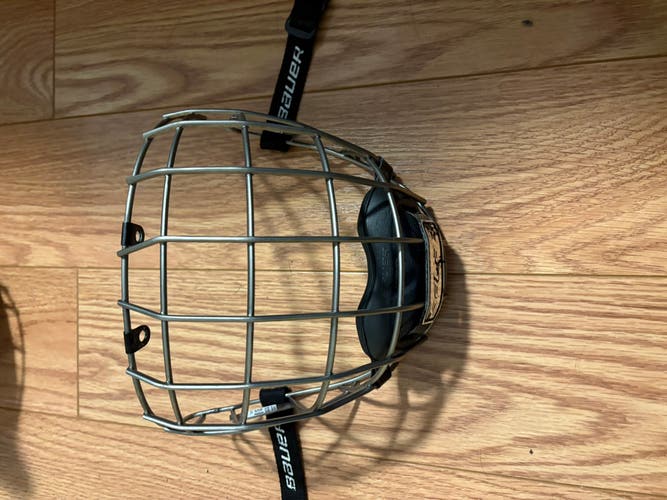 Small Bauer Re-Akt Cage (Used)