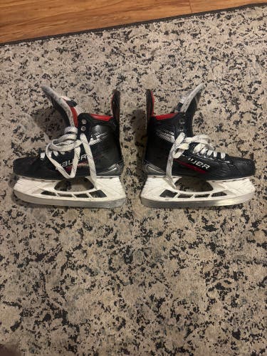 2023 Bauer Vapor X4 Hockey Skates 8.5 (Used)
