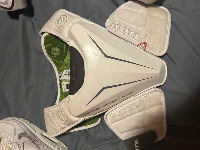 Medium Adult Maverik M5 Shoulder Pads (New)