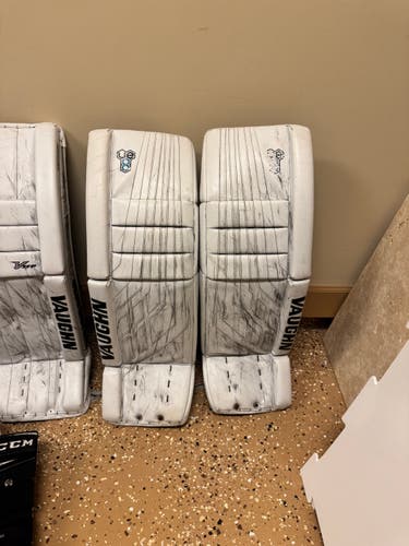 33+2" Vaughn Ve8 Pro Carbon Regular Goalie Full Set (Used) + MORE!!!!