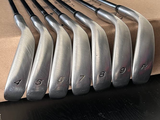 *GREAT* Taylormade R7 Draw Iron Set 4-PW RH Stock Steel R Flex Shafts & Grips