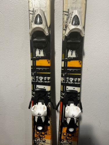 Salomon T5 Youth Downhill Ski Bindings 100 mm. Brakes junior jr. boys girls