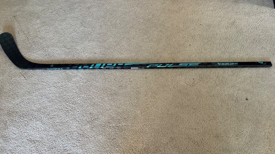 Junior Bauer Pulse Right Handed Hockey Stick P92 50 Flex (Used)