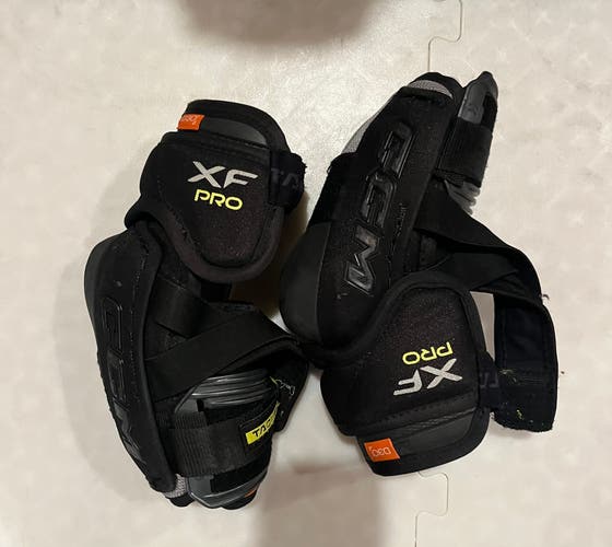 Junior Large CCM Tacks XF Pro Elbow Pads (Used)