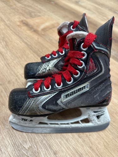 Black 2009 Bauer Vapor X60 Hockey Skates Regular Width 11.5 (Used)