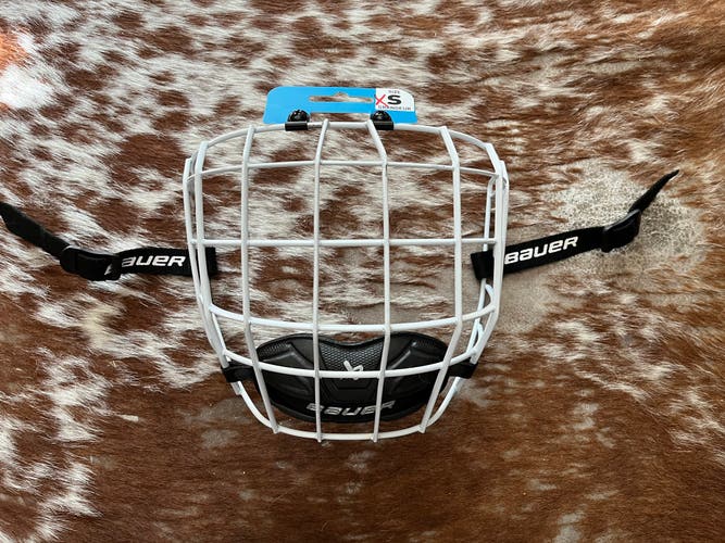 Lightly used Bauer White True Vision Cage - xs