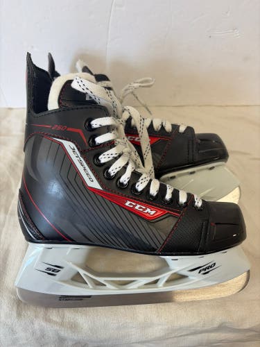 CCM JetSpeed 250 Hockey Skates Regular Width Size 4 (Used)