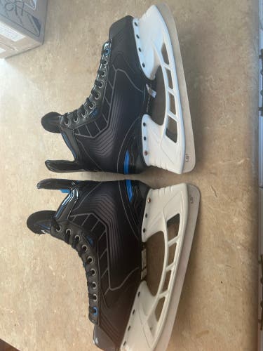 2016 Bauer Nexus 7000 Hockey Skates Regular Width 9 (Used)