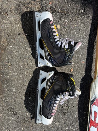 CCM Tacks Hockey Goalie Skates Regular Width 9 (New)