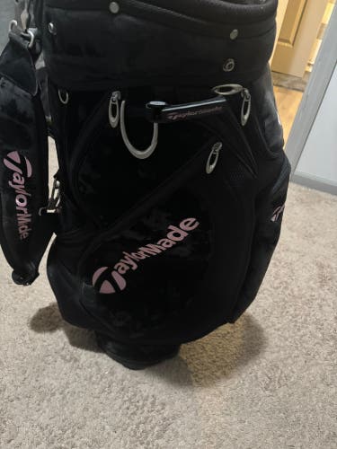Women's TaylorMade Carry Bag (Used)