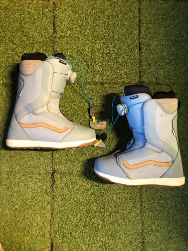 Women's 8.5 Vans Encore Snowboard Boots (Used)