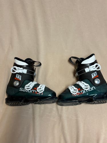 Mondo 22 & 22.5 Kid's Salomon All Mountain T3 Ski Boots (Used)