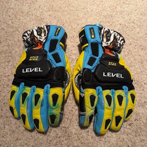Used Level SQ CF gloves size 9