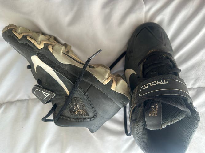 Black Kid's Size 4Y Trout Baseball Cleats