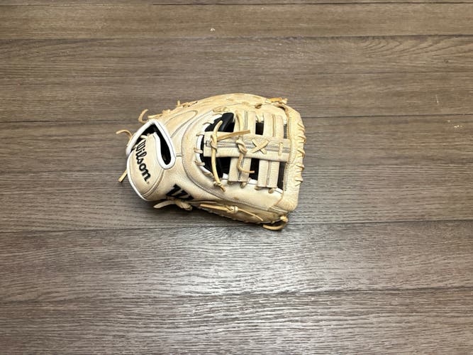 Wilson A1000 1620 12.5" First Base Mitt