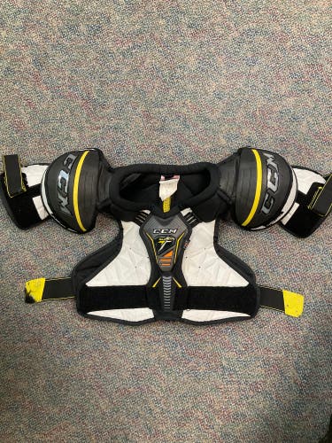Junior Large CCM SuperTacks Shoulder Pads