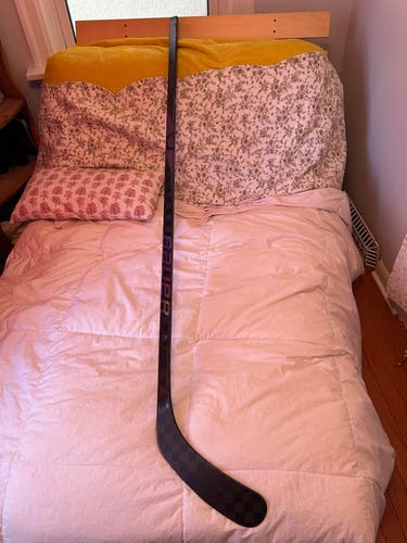 Senior Bauer black Proto2 Right Handed Hockey Stick P92 82 Flex Pro Stock (New)