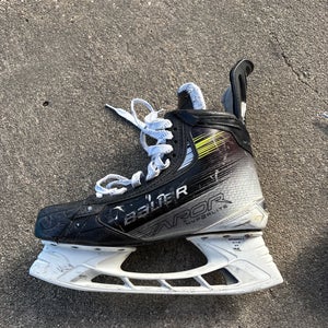 2023 Bauer Vapor Hyperlite 2 Hockey Skates Pro Stock 11 (Used)