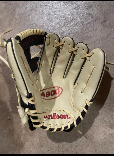 2024 Wilson A900 RH Infield Baseball Glove 11.5" (Used)