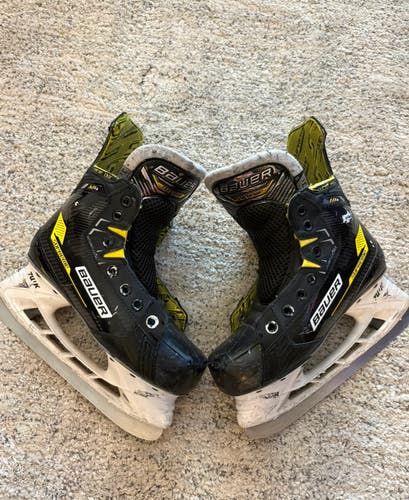 Bauer Supreme M4 Hockey Skates Regular Width | Junior Size 3.5 (Used)