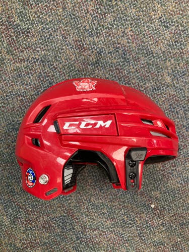 Small CCM Tacks 910 Helmet
