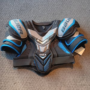 Large/Extra Large Senior Bauer Supreme One.8 Shoulder Pads (New)