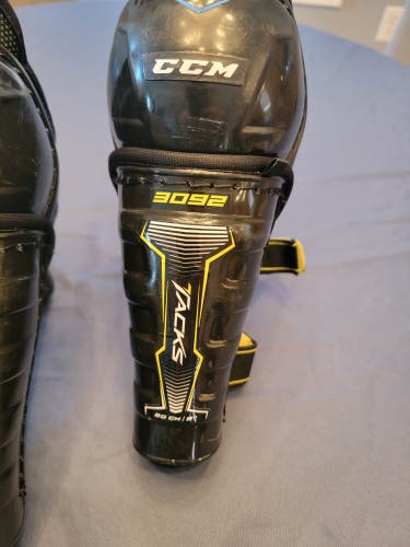 Youth CCM Tacks 3092 8" Shin Pads