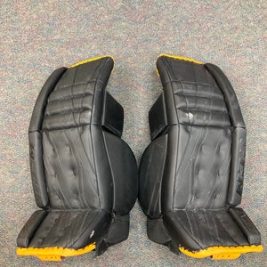 32"+1" Intermediate CCM Extreme Flex lll Goalie Leg Pads