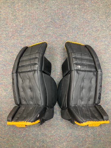 32"+1" Senior CCM Extreme Flex lll Goalie Leg Pads