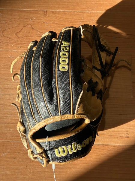 Wilson A2000 RH Infield Baseball Glove 11.75" (Used)