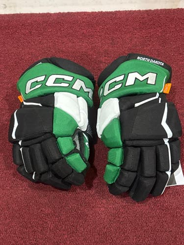 CCM HGPJSPP Gloves 13" Pro Stock (New) Item#ND13J