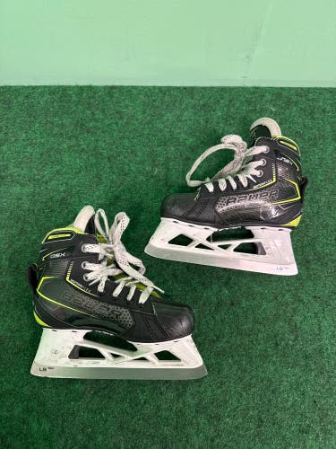 Junior Bauer GSX Hockey Goalie Skates Regular Width Size 1 (Used)