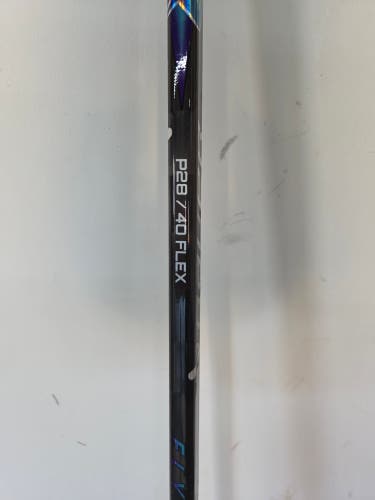Junior Bauer Vapor Flylite Right Handed Hockey Stick P28 40 Flex (Used)