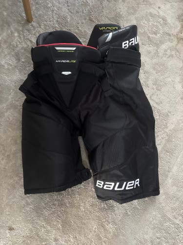 Senior Medium Bauer Vapor Hyperlite Hockey Pants (New)