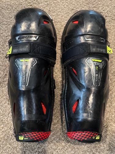 Intermediate Bauer Vapor Hyperlite 13" Shin Pads (Used)