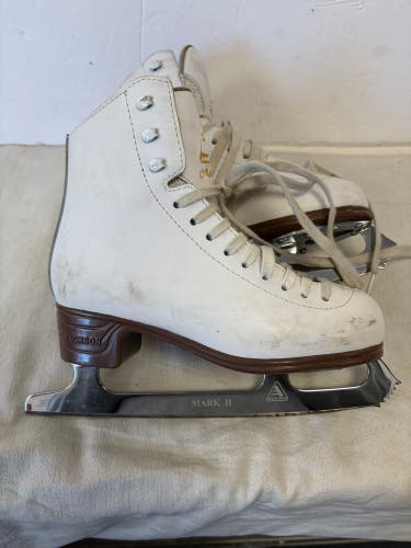 Jackson Ultima Mystique Figure Skates B Adult 4 (Used)