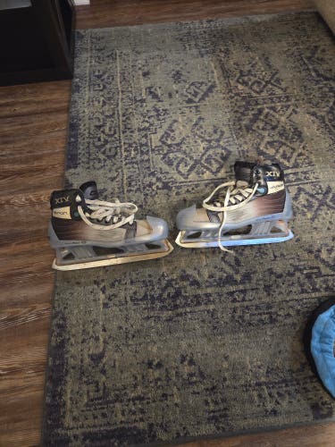 Bauer Vapor XIV Hockey Goalie Skates Regular Width 8.5 (Used)